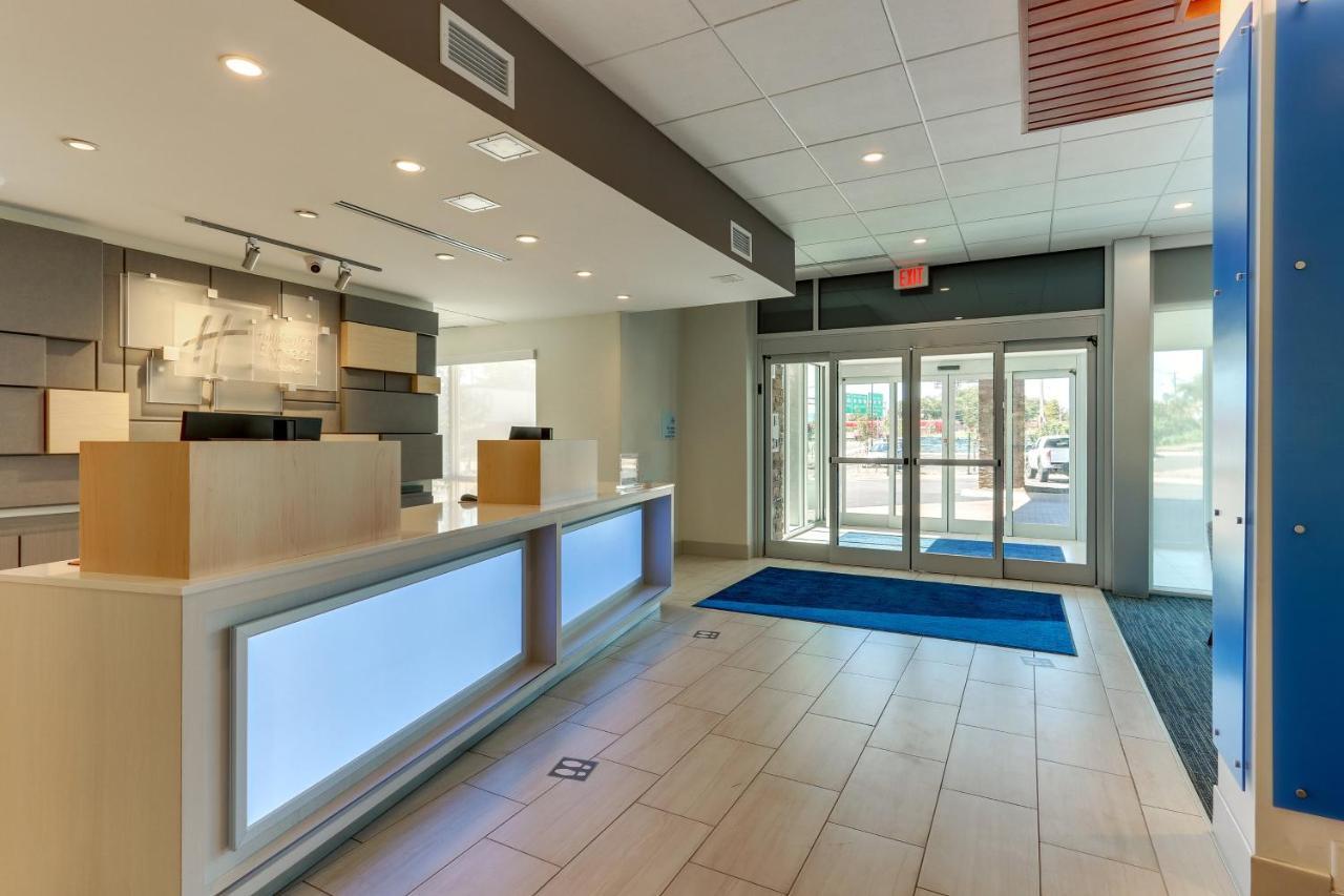 Holiday Inn Express & Suites - Roanoke - Civic Center Exterior foto